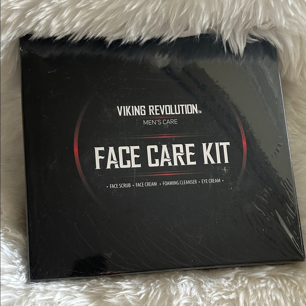 Revolution Men's Face Care Kit -
